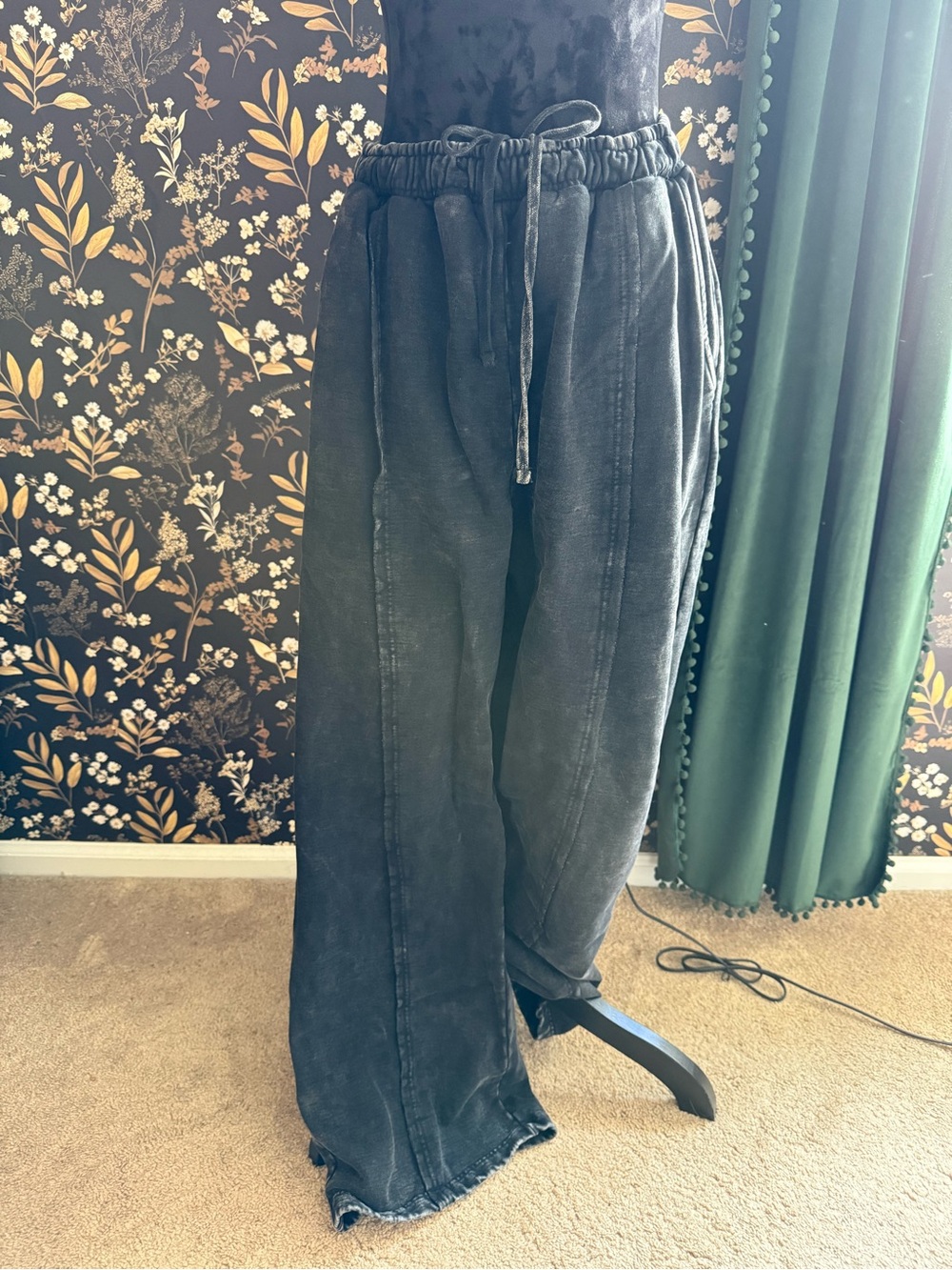 Relaxed Wide-Leg Drawstring Pants in Washed Black